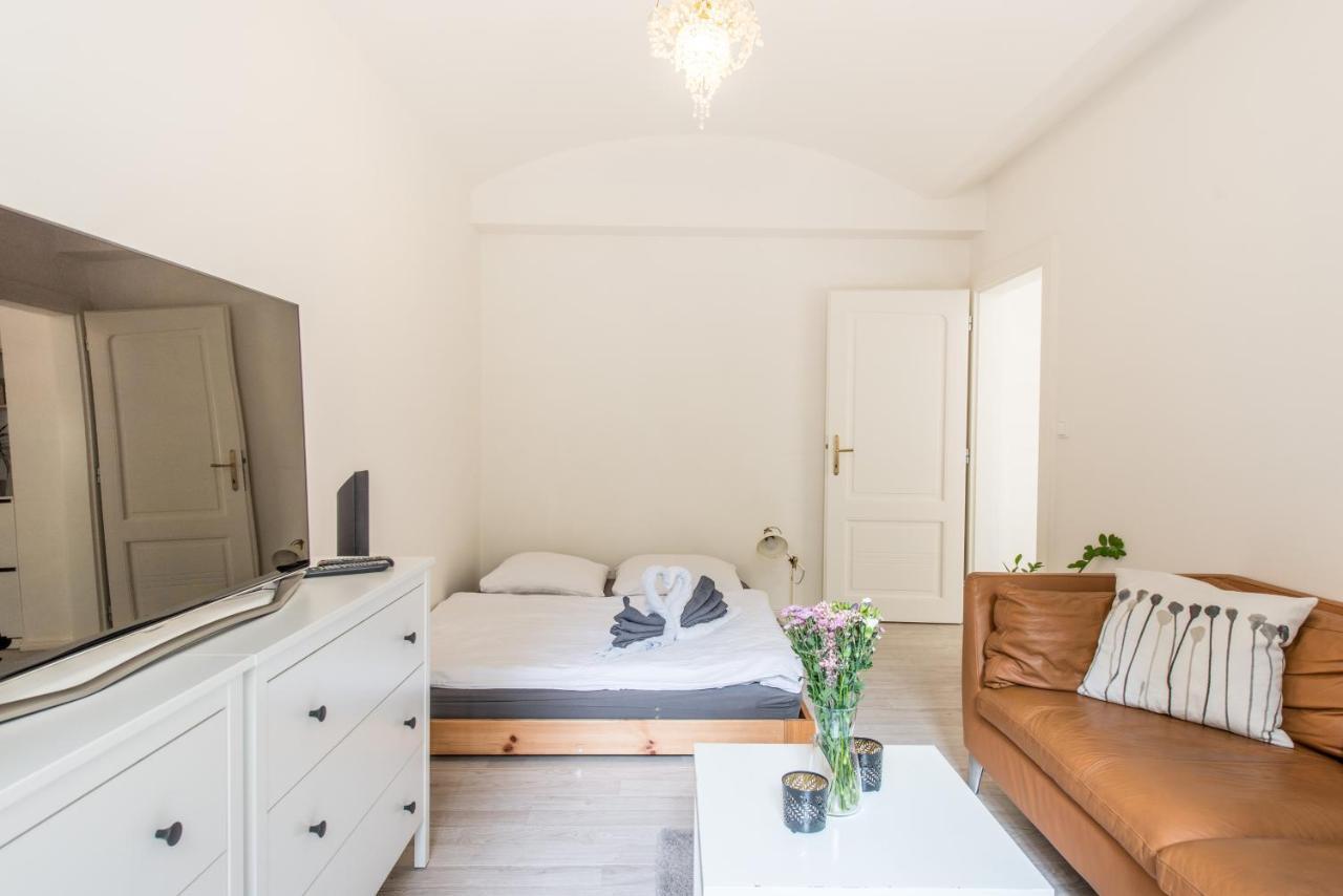 Quiet Apartment In The City Center With Own Terrace Prague Luaran gambar